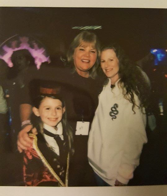 TRAVELCHICK40's tweet photo. Missing your hugs (and pinching my cheeks ๐ฅฐ). ๐
#andreaswiftisloved #prayingforandrea #tbt2008 #reptourchicago https://t.co/1V4zYxzy2O