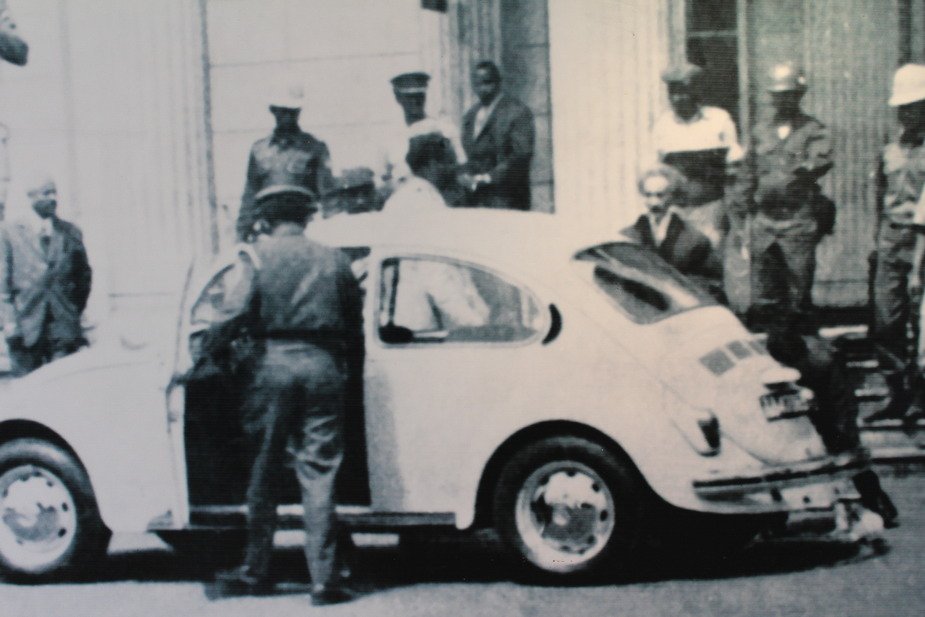 22/In Sep 1974, Haile Selassie was deposed, arrested and driven away in a Volkswagen Beetle.His failure to undertake economic and social reforms, landlessness and suffering caused by famine had finally led to a coup d’état.He was murdered in detention in 1975.