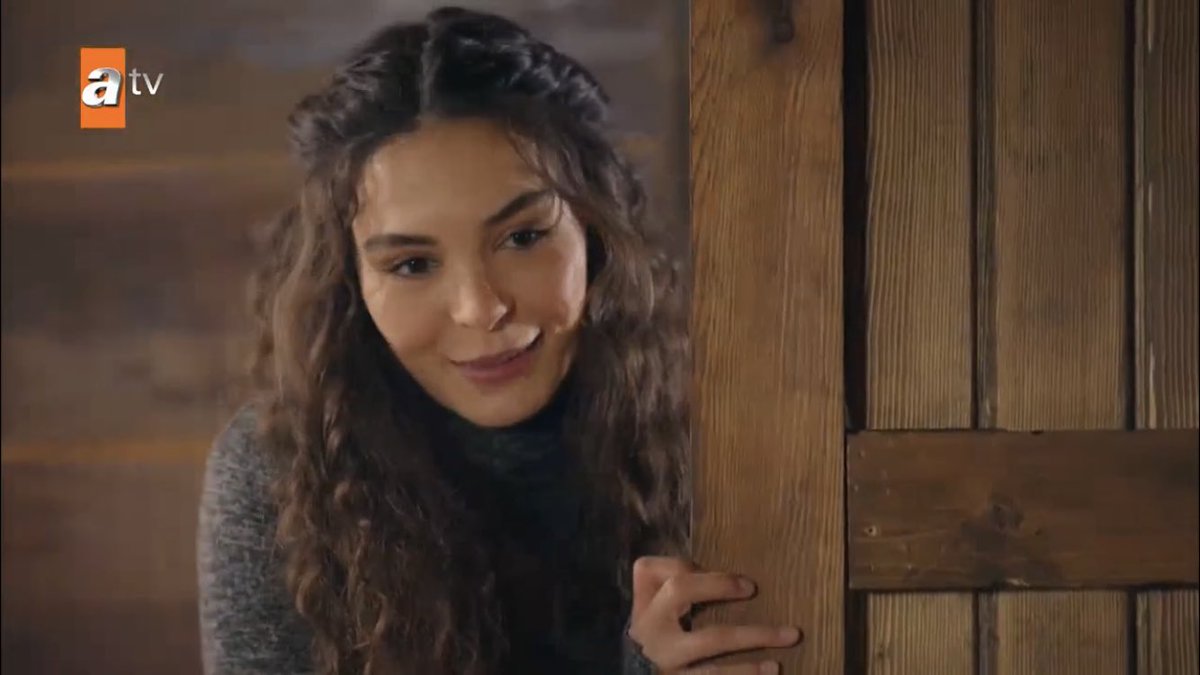 just here to say that she’s the prettiest  #Hercai