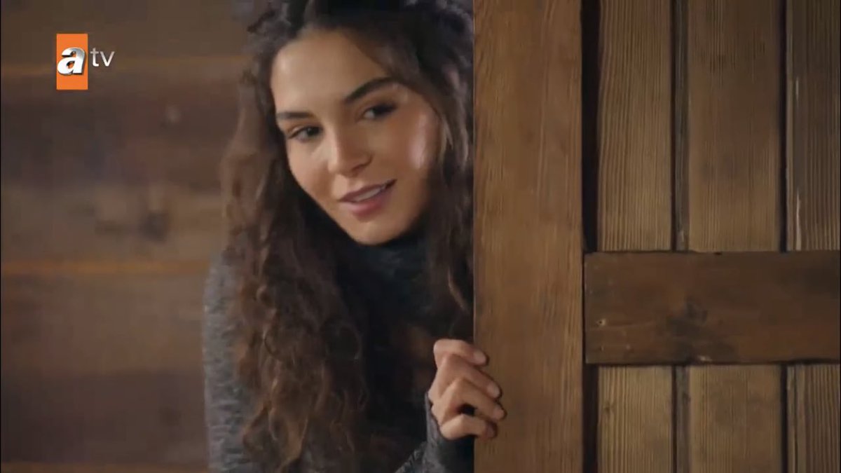 just here to say that she’s the prettiest  #Hercai