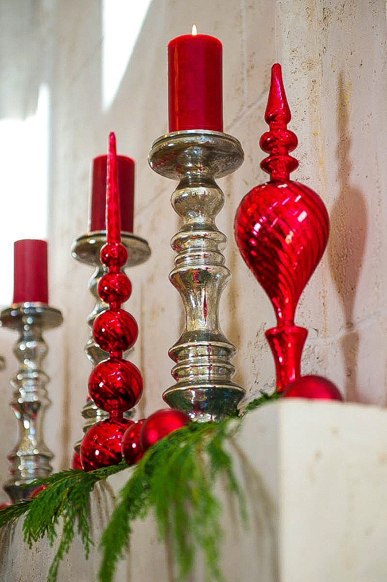 AmosEvents's tweet image. Time to dress up the mantle!  A little greenery. A little candlelight.  A lot of red...

***See more of our red Christmas decorations on our previous posts***