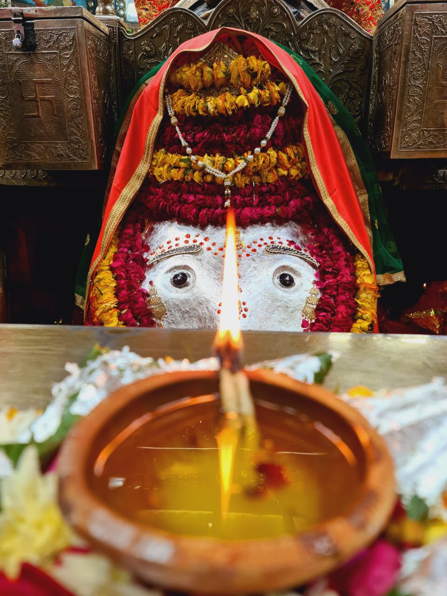 shrikalkamaa's tweet photo. Jai #Maa #ShriKalkaJi ki #Temple #GoodMorning #DailyAarti #06December2020 #Sunday https://t.co/FXUkpkVn8c
#जय #माँ #श्री_कालका_जी की #सुप्रभात #आरती #दर्शन #षष्ठी #रविवार #कृष्णपक्ष_माघ_माह_2077 वि०स० #मंदिर #दर्शन #सुझाव #जानकारी https://t.co/qbyq8fbLLM https://t.co/SODwr8v8fM
