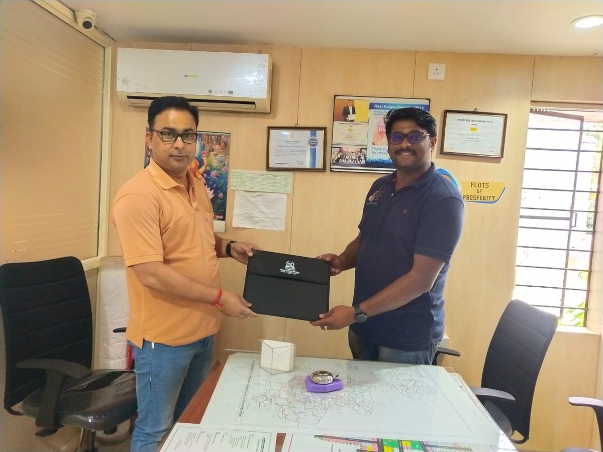 YeshDevelopers's tweet image. Vikrant bought his plots @YeshDevelopers! Buy yours now.  Book 30x40 plots, Pay 3 Lakh and Balance Bank Loan.

Visit yesh.in for more info or request free site visit.

#mysore #plots #villas #bangalore #yeshdevelopers #hubli