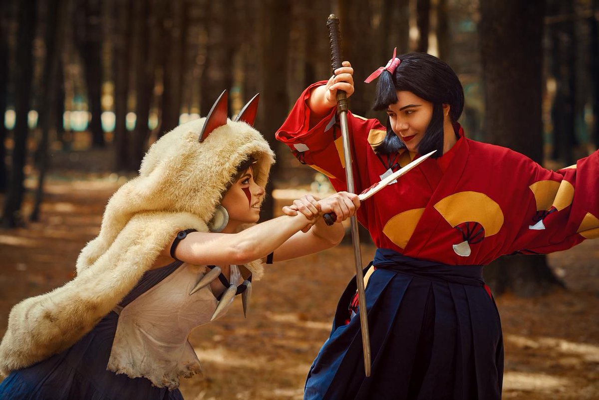 San 🆚 Lady Eboshi ⚔️ 🐺 #Cosplay de 'La princesa Mononoke', por  https://t.co/qXvMy2faJb, image size:1200x802