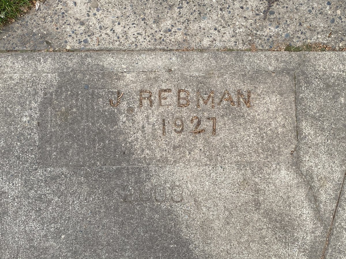 Unlike the erstwhile Marguerite Ave, sometimes the new sidewalks were able to incorporate the old panels, we'll call them, when they weren't directly on the corner. Here's a nice example from 2003.