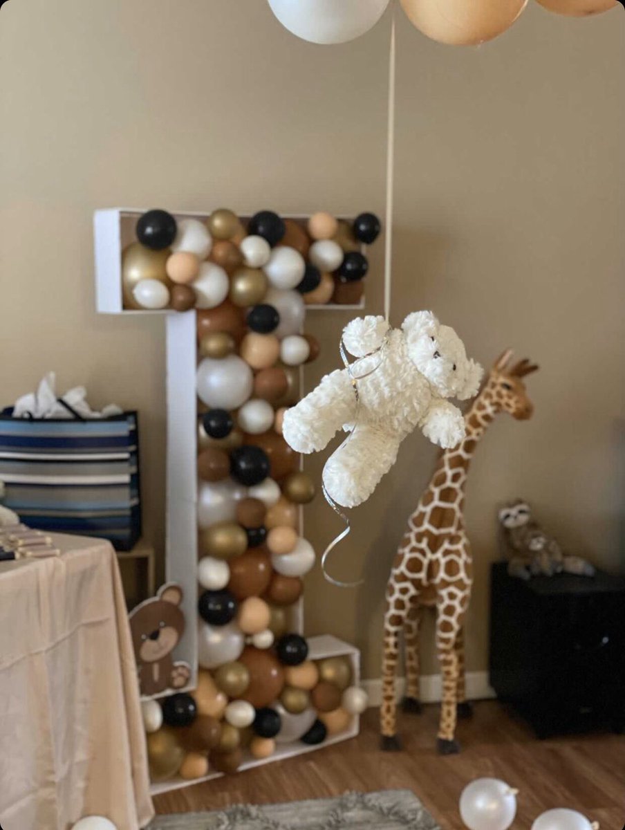 livvlife_'s tweet photo. If you have an upcoming event, please consider supporting my small business Liv 2 Party 🎈 based in Cleveland, OH. These are the perfect addition to any birthday party, baby shower, proposal etc. Holidays are approaching, ask me about Christmas and New Years Eve arrangements! https://t.co/IRTDjLwUTJ