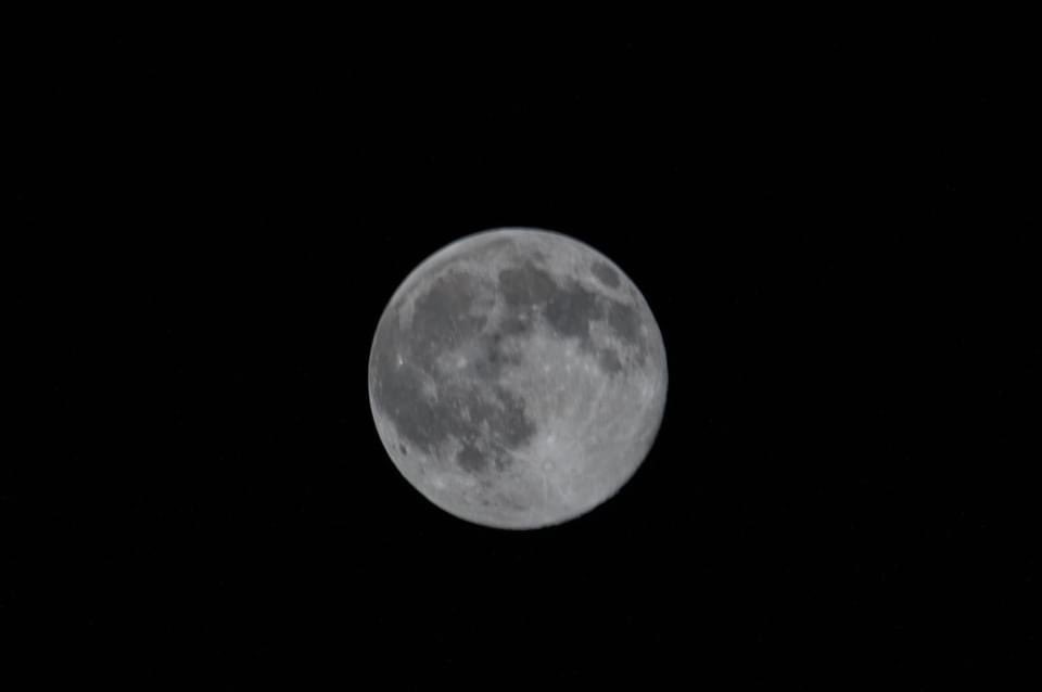 CerebrosG's tweet photo. La Luna vista desde 250 millas sobre la Tierra. https://t.co/cwM5zZKp43