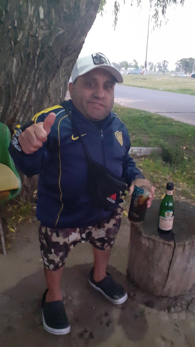 MaximlianoMart3's tweet photo. Hola muy buenas noches amig@s hoy les pido un favor delen rt porque quiero compartir un asadito con unas de mis bandas preferidas los @los2minutos les mandó muchos saludos 😘🍀👍 https://t.co/NW8Ad87yDb