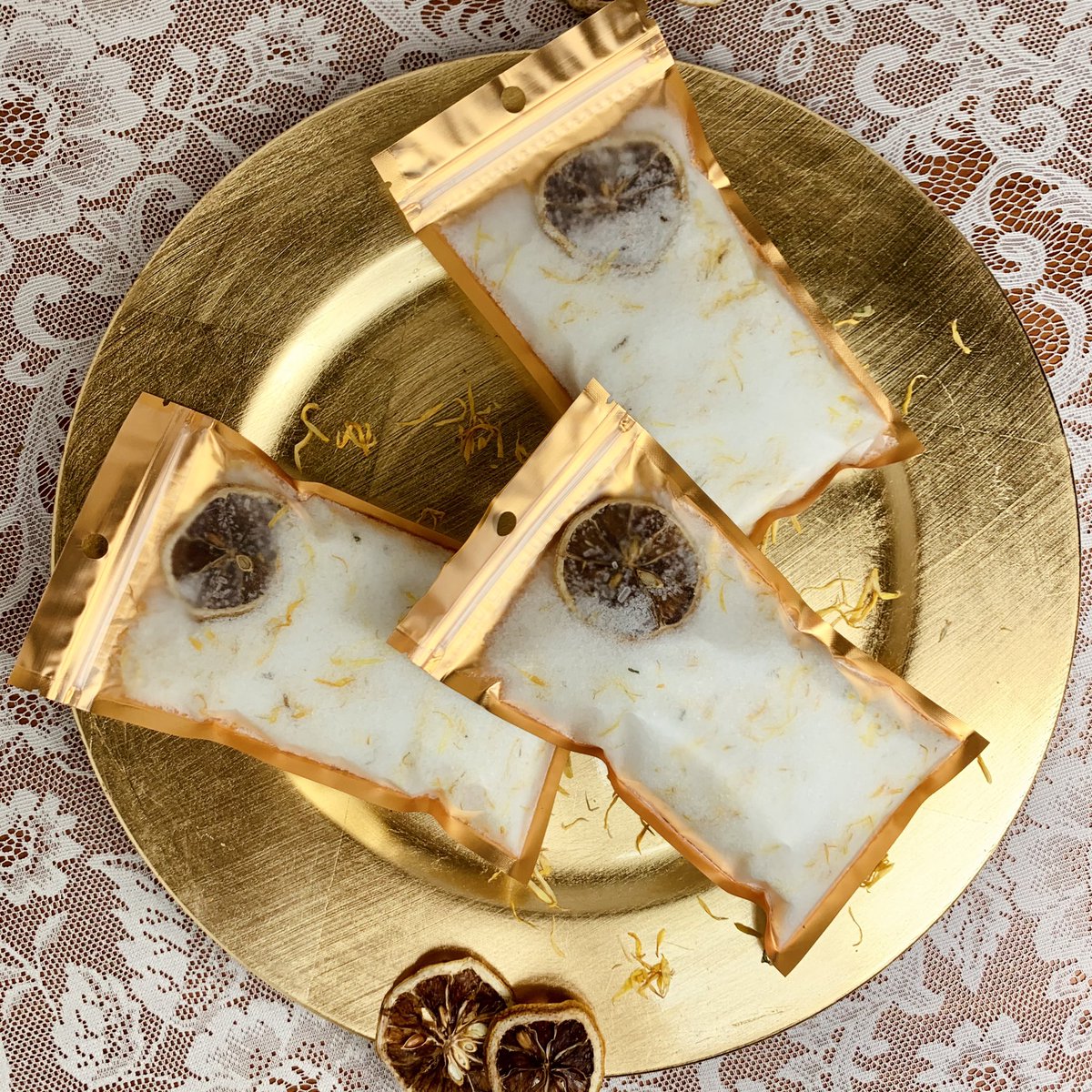 GoldenBlendsCo's tweet photo. @LotusAndLark @digital_drugzx Hi! I’m Alliyah and I make handmade soaps, soaking salts, candles &amp; wax melts! My Holiday Collection is up now! 

https://t.co/fbGFBN3Uij https://t.co/tL2xrP9uMg