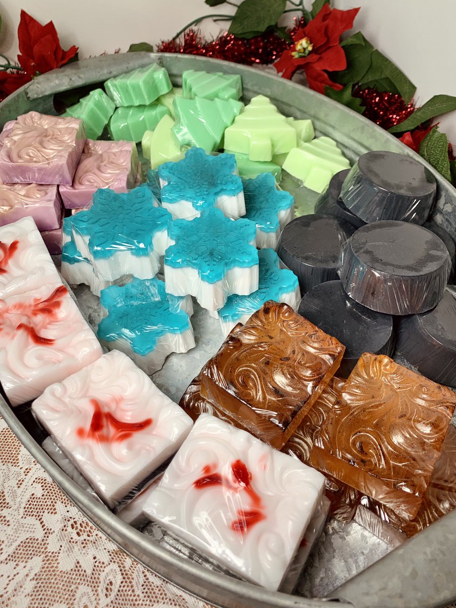 GoldenBlendsCo's tweet photo. @LotusAndLark @digital_drugzx Hi! I’m Alliyah and I make handmade soaps, soaking salts, candles &amp; wax melts! My Holiday Collection is up now! 

https://t.co/fbGFBN3Uij https://t.co/tL2xrP9uMg