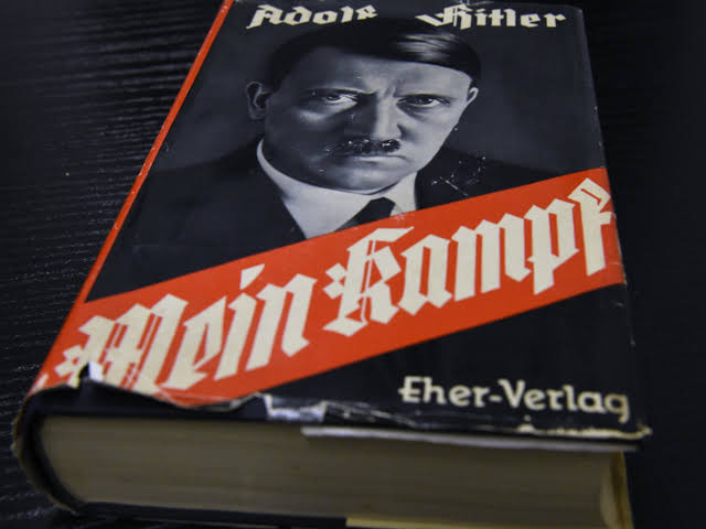 PiezaDelCubo94's tweet photo. "Mein Kampf" está prohibido en varios países si vamos al caso.
¿Eso lo hace LA VERDAD MAS PODEROSA?

"A Serbian Film" ufff ni te cuento... Y "Holocausto Caníbal" no se puede ni mencionar.

Por último, ustedes los religiosos prohibieron a HARRY POTTER😡

PATÉTICOS DE MIERDA https://t.co/V4LsnOM7ak