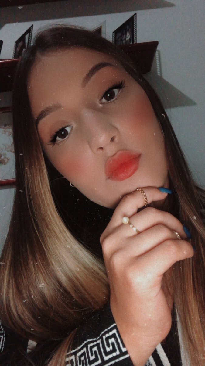thauassoni's tweet photo. 💋 https://t.co/4vCkvsu0JF