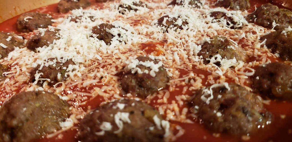 KitchenWitchK8's tweet photo. Snowy parmesano over scratch made meatballs and sauce! #homecook #CookEatRepeat #lovetocook #cookingforothers #kitchenwitchkate #kitchenwitch #yummy #sauce #pasta #redsauce #meatballs #homemade #cheese #cheesey https://t.co/rurrCeh8mW