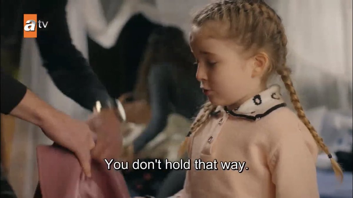 miran’s great at entertaining kids but doesn’t know how to help them put on a coat aksjsjjsjsjsjs i can’t  #Hercai