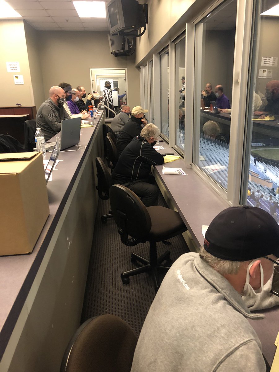 SCHSL's tweet photo. #PressRow ๐๐ https://t.co/RREcCbPhzl