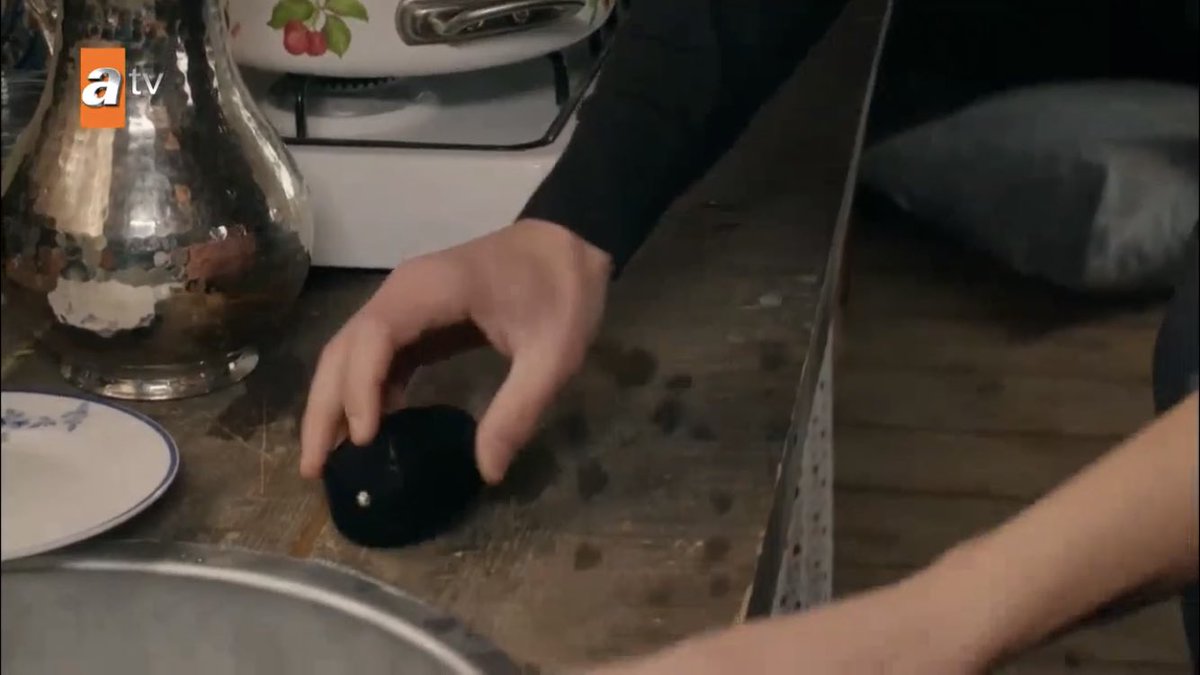 she doesn’t want anything from mahfuz and how could she  #Hercai  #ReyMir