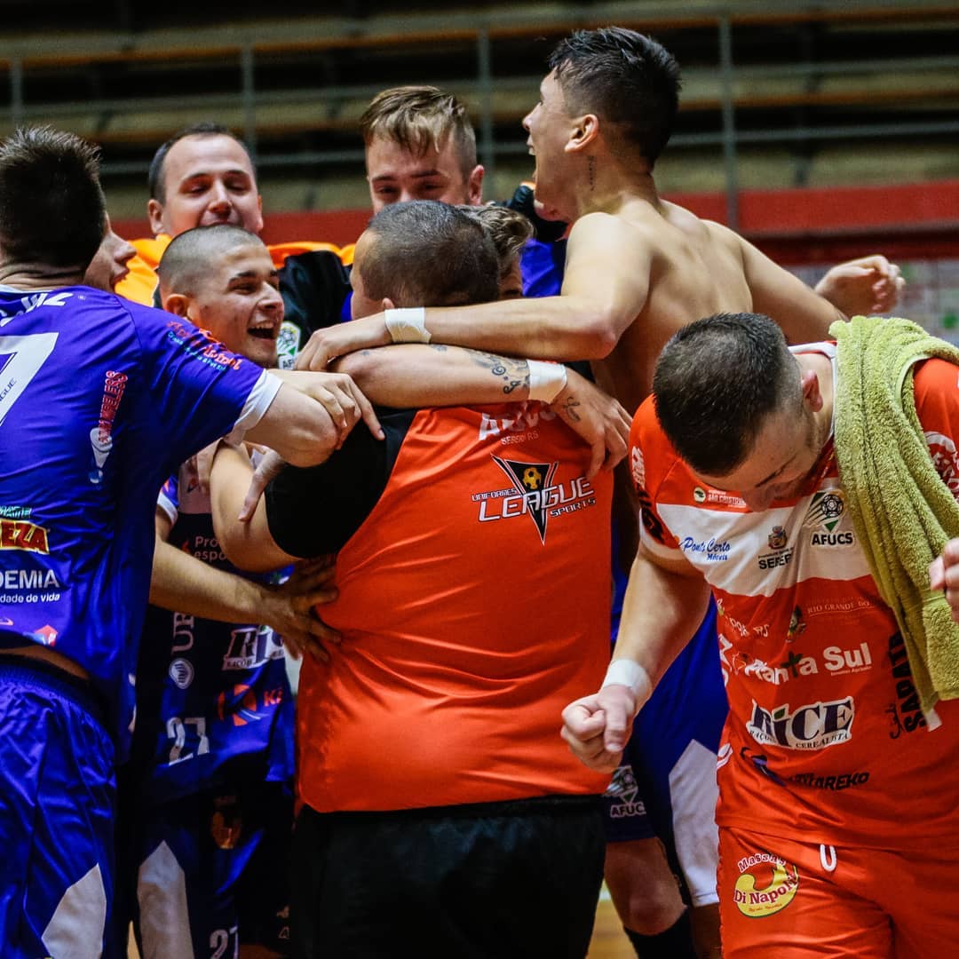 Blog_Sandro's tweet photo. AFUCS garante feito histórico e está nas semifinais da Liga Gaúcha Sicoob - Notícias - Blog do Sandro #Futsal #Devmaster #Gioco https://t.co/Lqi0F88DGj https://t.co/jJih38eZcj