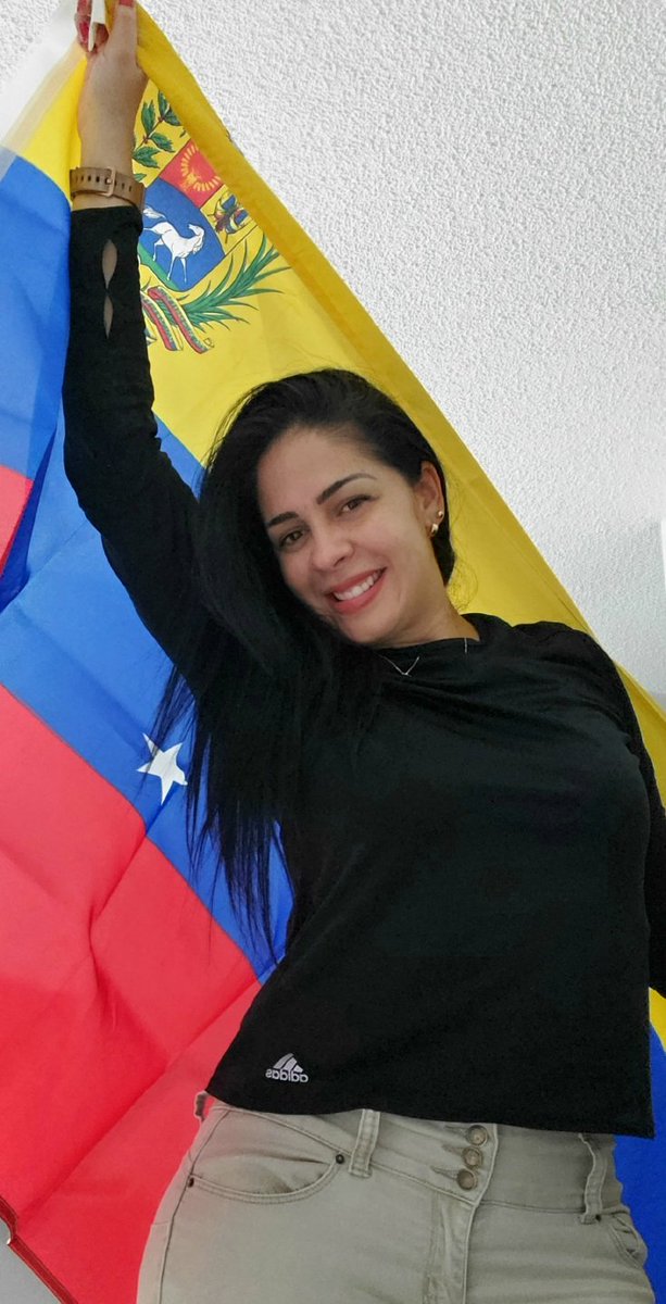 requenitalanz's tweet photo. @FMCENTER Desde Miami en Sintonia! #FMCenterEsVenezuela mi flia en Vzla! Los amo! Viva Vzla! https://t.co/oBY7oFn2dS