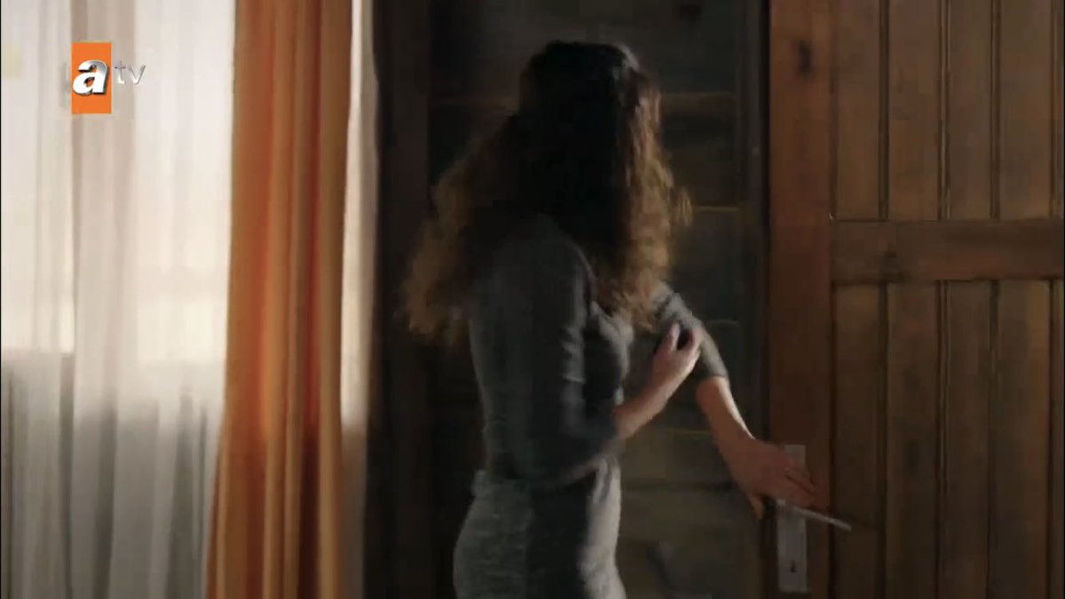 she doesn’t even wanna see what’s inside   #Hercai  #ReyMir