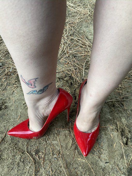 Has anyone gotten good at giving themselves a pedicure yet? https://t.co/vBVVcKLlzl<a href="/tag/newprofilepic"class="tags"><span>#newprofilepic</span></a>