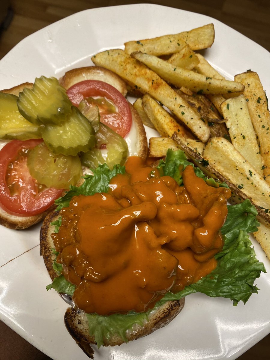 Here’s a thread of my vegan dishes!  powered by plants . Fried Buffalo Mushroom sandwich with fries!