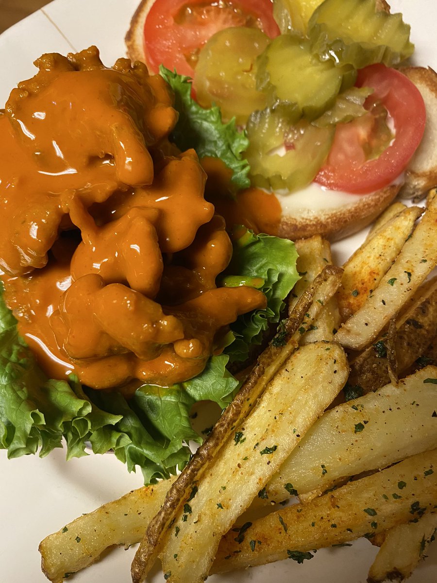 Here’s a thread of my vegan dishes!  powered by plants . Fried Buffalo Mushroom sandwich with fries!