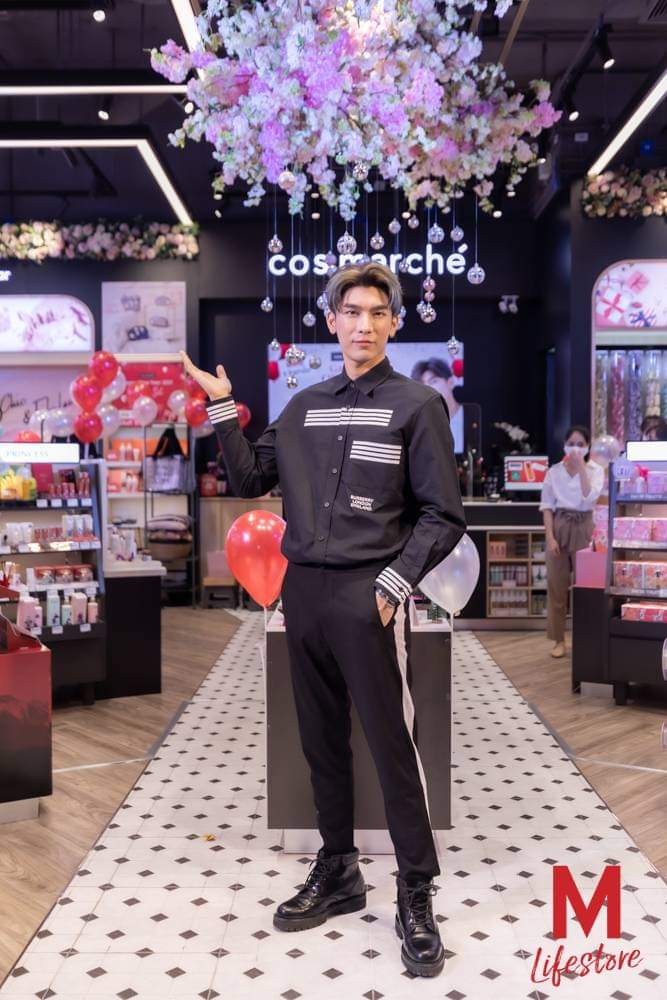 TheMallThailand's tweet photo. แอดเอาภาพพี่ #MewSuppasit 🦁ในงาน #มิวมาคอสมาเช่ มาฝากค่ะ

#Mewlions มาเลือกช็อปได้เเล้ว ที่เดอะมอลล์ไลฟ์สโตร์ งามวงศ์วาน ชั้น 2 บริเวณทางออกที่จอดรถนะคะ

#TheMallThailand 
#TheMallLifestoreNgamwongwan 
#TheMallLifeStore 
#LiveNewLife https://t.co/kgGfd8Domm