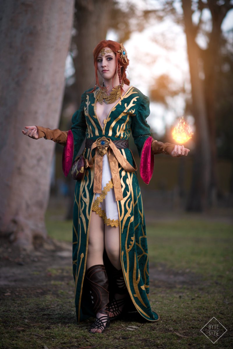 MorikyouD18's tweet photo. This is still one of the prettiest cosplays I own and Rae and Josh are angels who work magic with everything they do 😭
Costume: OdangoGoods (etsy)
📷: @ByteSizePhotos 
#trissmerigold #trissmerigoldcosplay #thewitcher #thewitchercosplay #thewitcher3 https://t.co/JWE0DLN3Sx