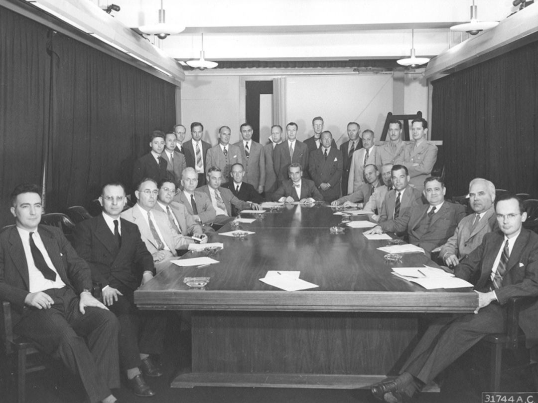 Qian Xuesen returned to Caltech as tenured professor in 1949 and took over from his mentor von Karman the directorship of Gugemheim laboratory, continued to work on rocket research. Qian in Pentagon (2nd frm left) 1946. Qian in Caltech 1949