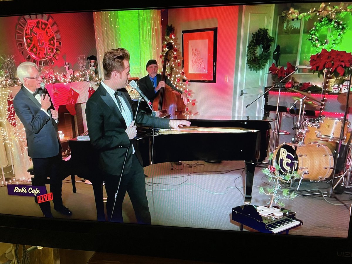 Dan57Thom's tweet photo. Enjoying our buddy @jamestorme with #DavidBenoit @dbmusic on @Rickbraun9 #RicksCafeLive @YouTube @dan_schnelle #robertovally

We miss you #James❤️
@JamesTormeFans @SteinwayAndSons
@daisytorme
@SusanMThom https://t.co/nSgQqSZ7ZE