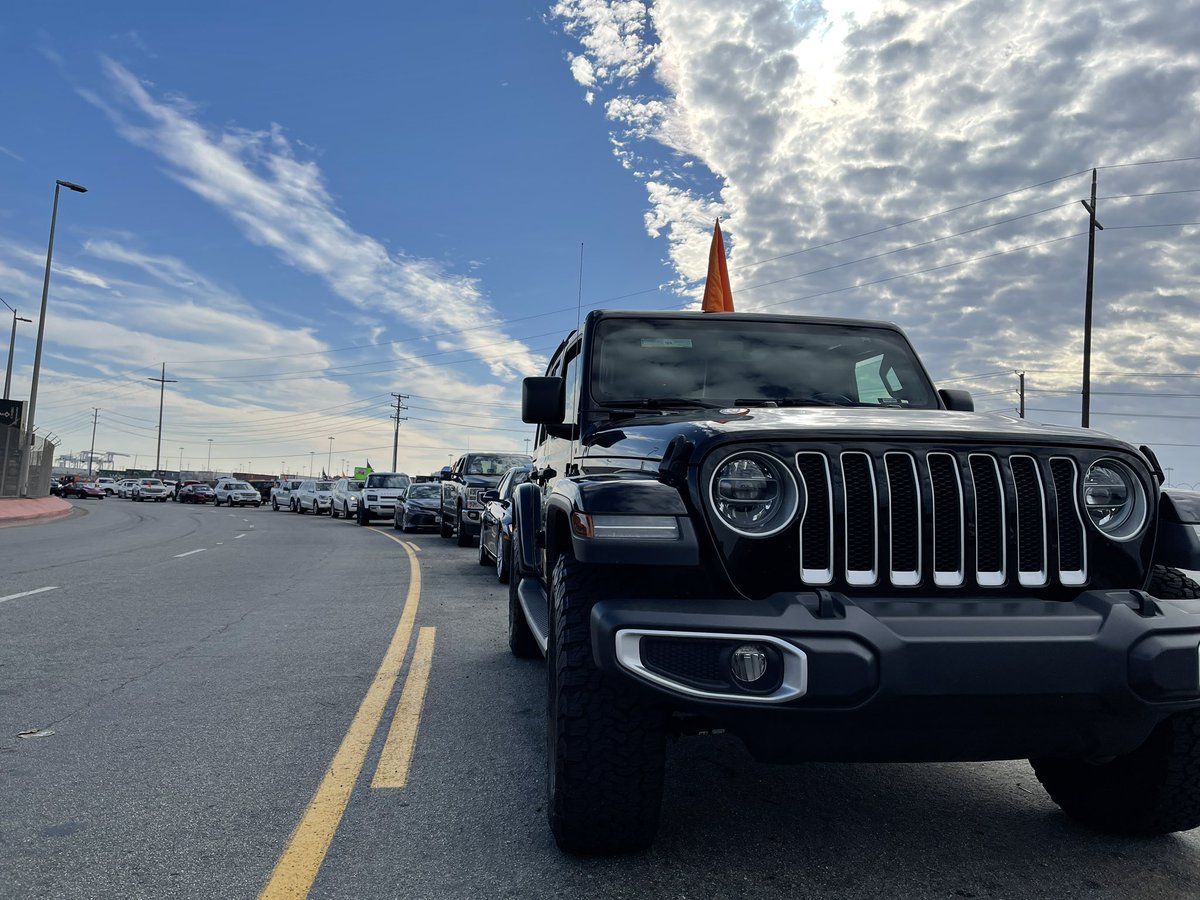 amarg408's tweet photo. Someone asked me if I went by myself to the rally. I said no, I’m with thousands of brothers &amp; sisters🙏

Peaceful Protest Car Rally from Oakland to SF Consulate and back. 

#KisaanCarRally #bayarea #baybridge #Nofarmernofood #india #modi https://t.co/LGXkYOp4SE