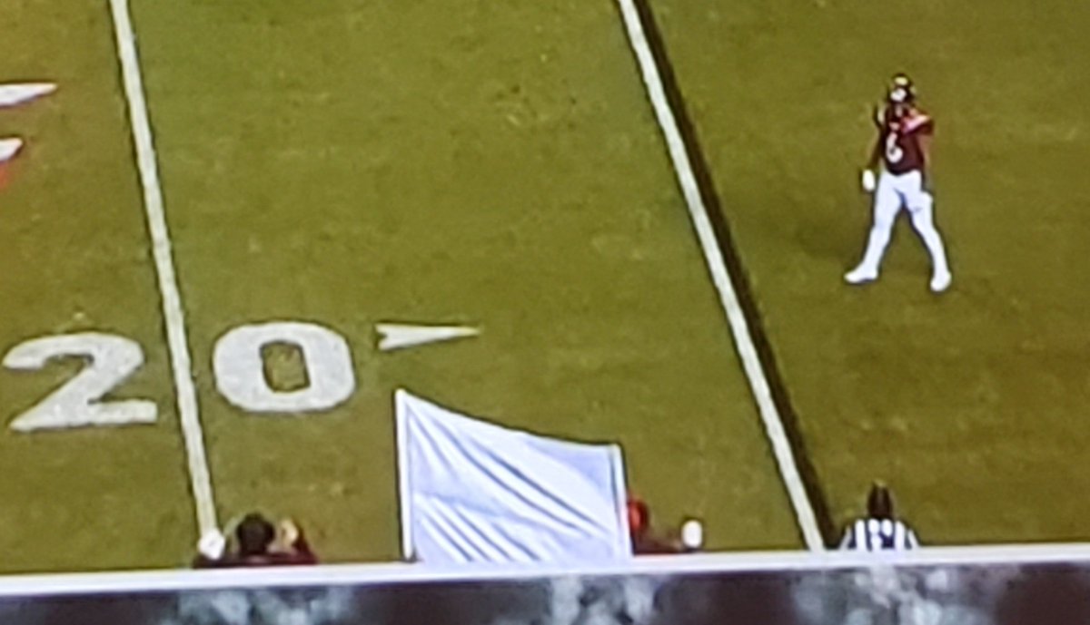 TheNorthEndzone's tweet photo. Hilarious that we think a team is stealing sideline signs from a team that has scored 10 points in the last 6 quarters https://t.co/Z8qkEn23BI