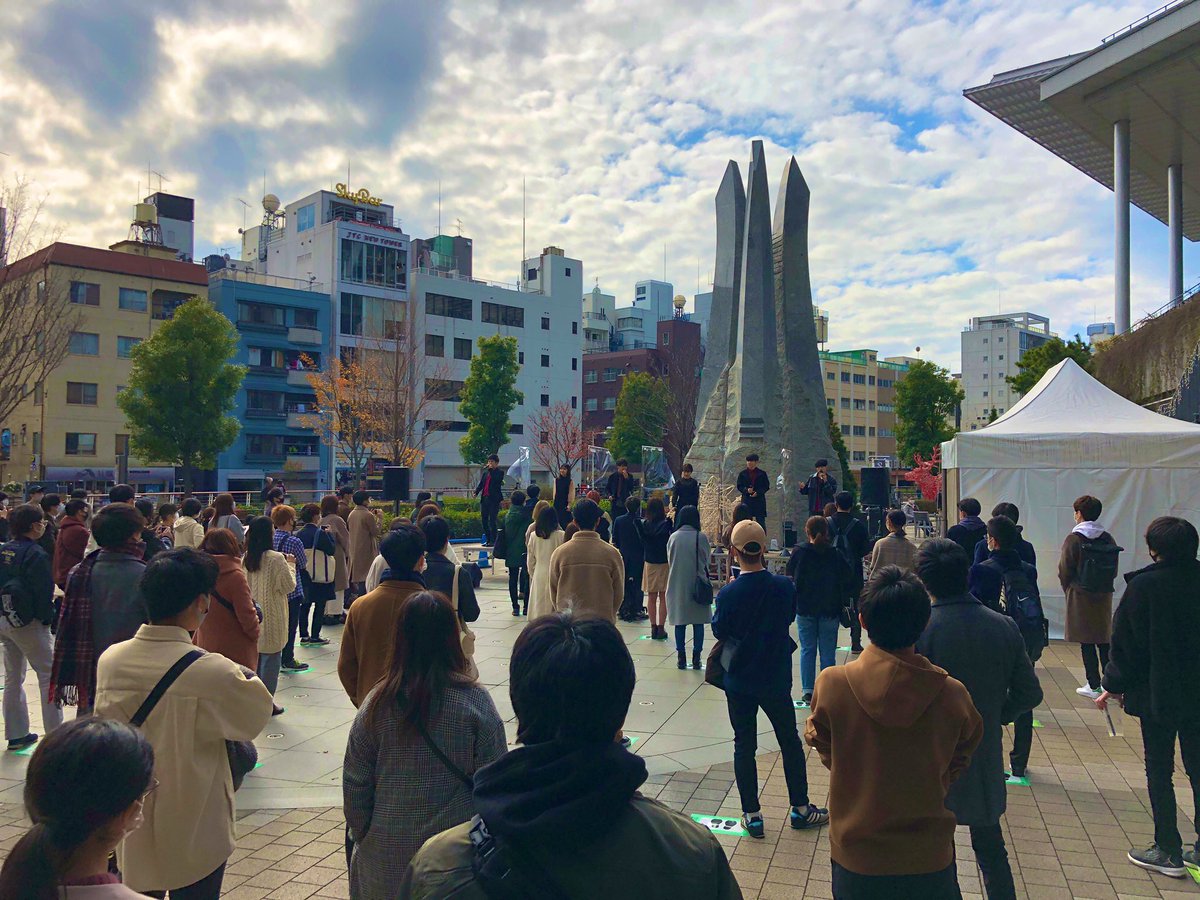 bot_ac_ikehiga's tweet photo. 雲は広がったおりますがいい天気の中2日目始まっております☀️
ソラマチ広場開放感あって気持ちいいですね😇

#ソラマチアカペラストリート
#sas2020
#Day2
#気まぐれ現地レポ
#アカペラスタジオ
#ベースオントップ https://t.co/oWNZxAipKm