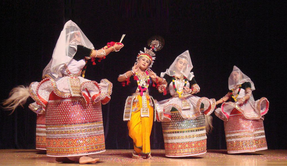 𝐅𝐨𝐥𝐤 𝐃𝐚𝐧𝐜𝐞𝐬 𝐨𝐟 𝐈𝐧𝐝𝐢𝐚. Their history, origin, type of dance, time, costumes & other details. From Dandiya, Bihu to Cham dance and Manipuri dance. Each one is so different! bit.ly/folkdanceIndia #lemonicks #IncredibleIndia #folkdance #folkmusic #travel #folk