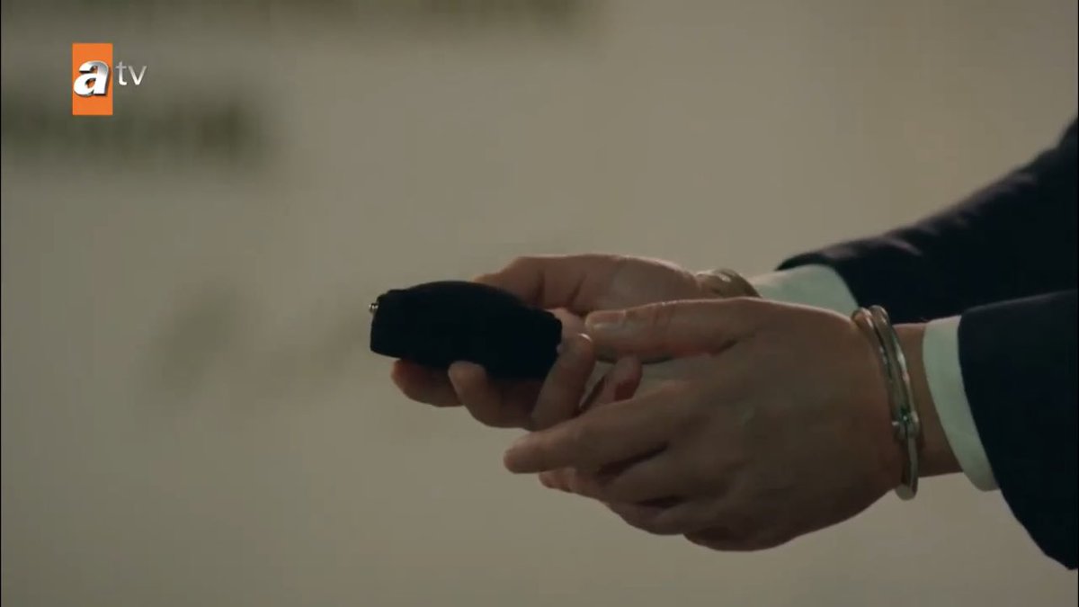 the little medal was for reyyan but he couldn’t give it to her so he wants her child to have it MY MENTAL HEALTH SWEETIE  #Hercai