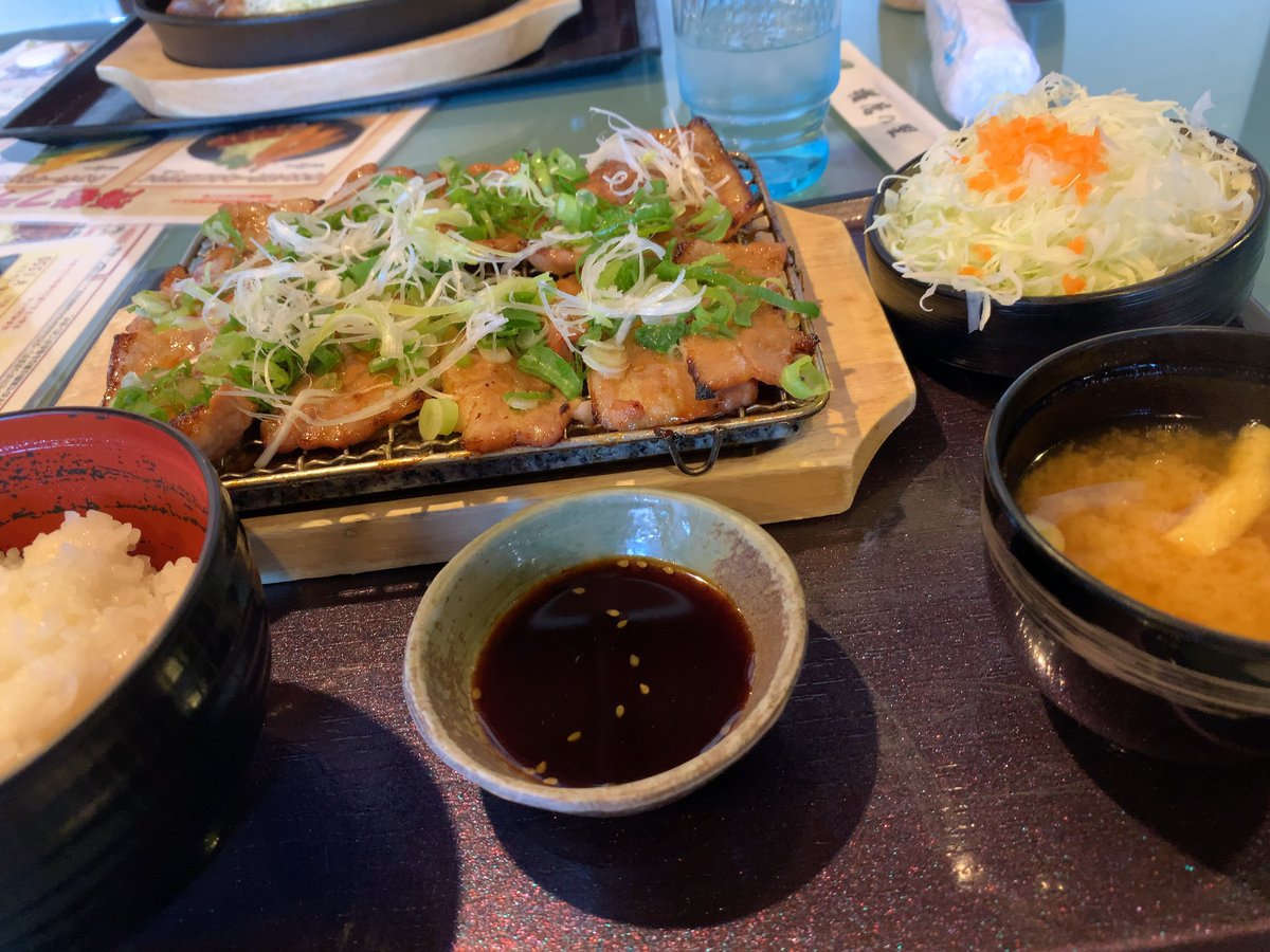 orionS3400's tweet photo. 昼飯ー🙌 https://t.co/01BID6vFQi