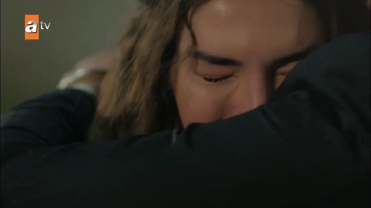 mahfuz putting his arms around her with the handcuffs on I’M LITERALLY SOBBING RIGHT NOW  #Hercai
