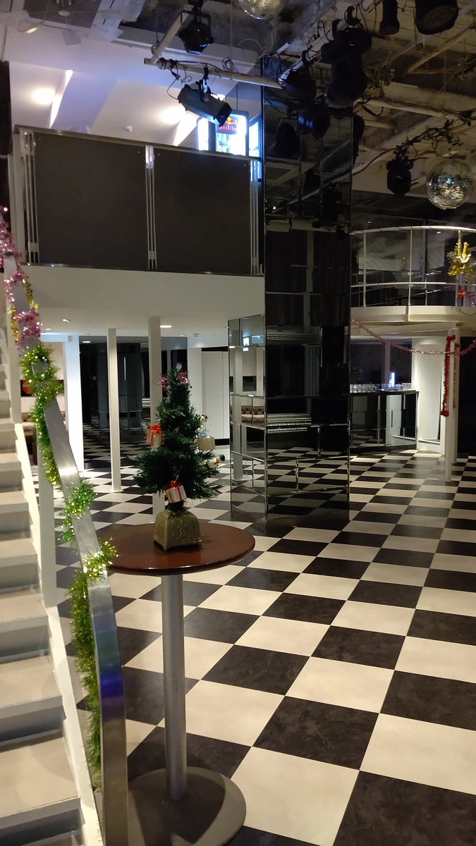 MUUI_MUI_MU's tweet photo. 表参道交差点FESTAビル1階にLoungeFESTAが完成しました。
積極的に使っていこうと思います。
m(_ _)m https://t.co/vnmtcVdQoS