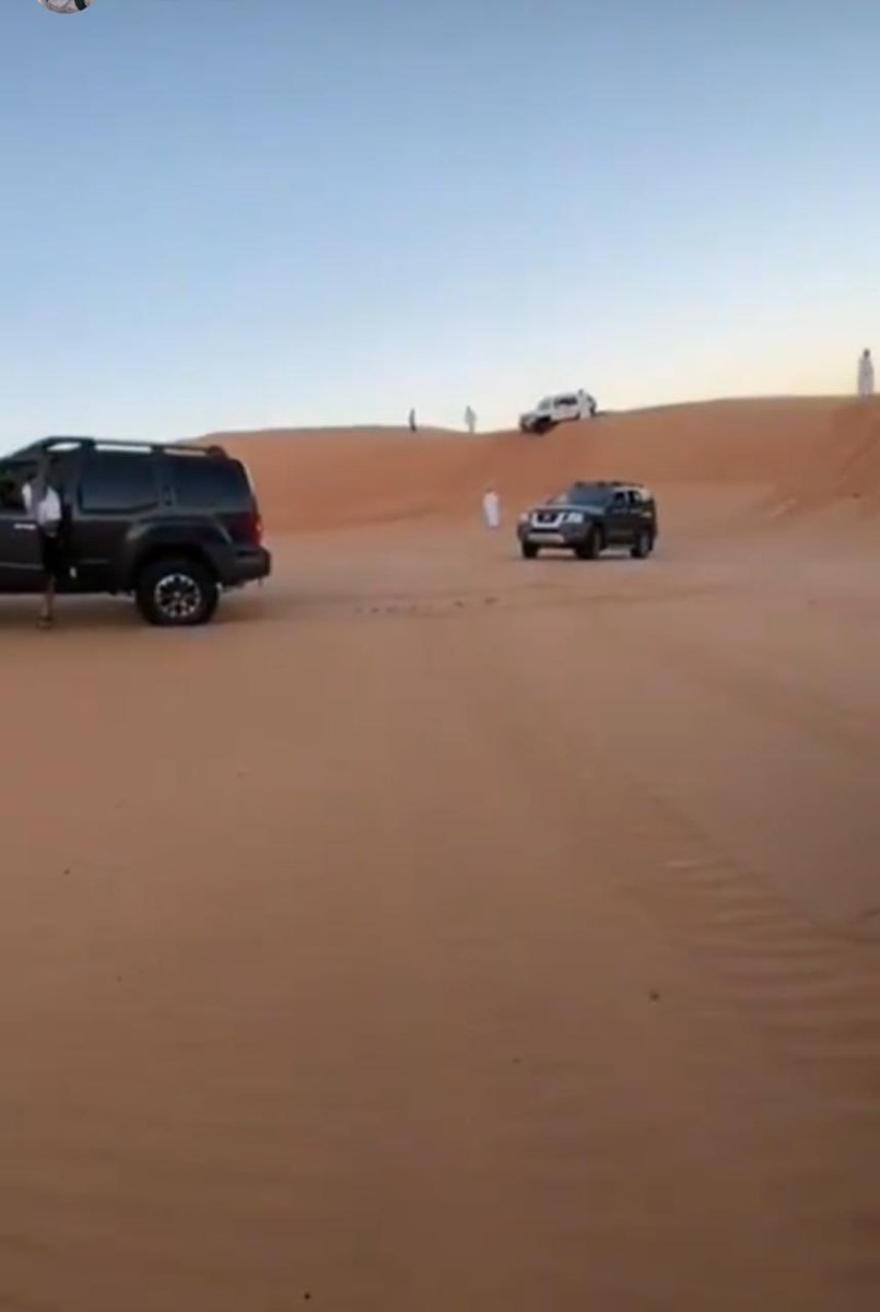 أيهما تحب أكثر : أخاك أم صديقك ؟ فقال : أخي حينما يكون صديقي .. وصديقي حينما يكون أخي "🤍
#شتاء