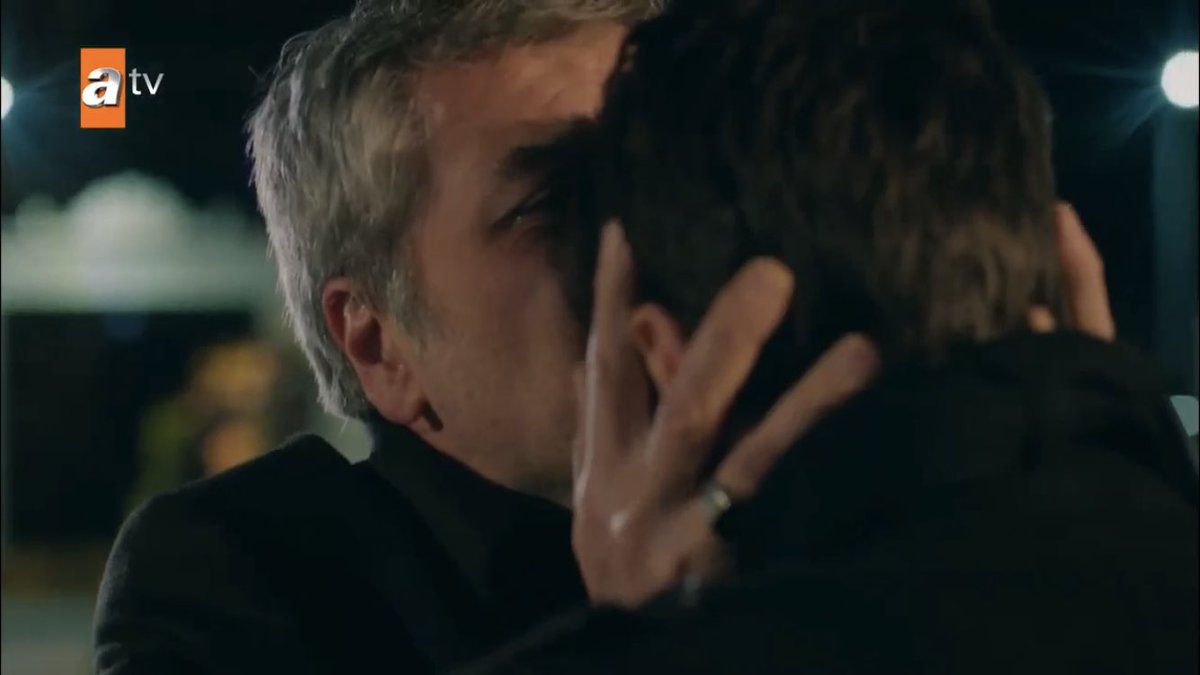 the forehead kiss, the way they’re holding on to each other so tight there’s so much longing I NEED SEVERAL MOMENTS AND I MIGHT NEVER EVER RECOVER  #ReyMir  #Hercai