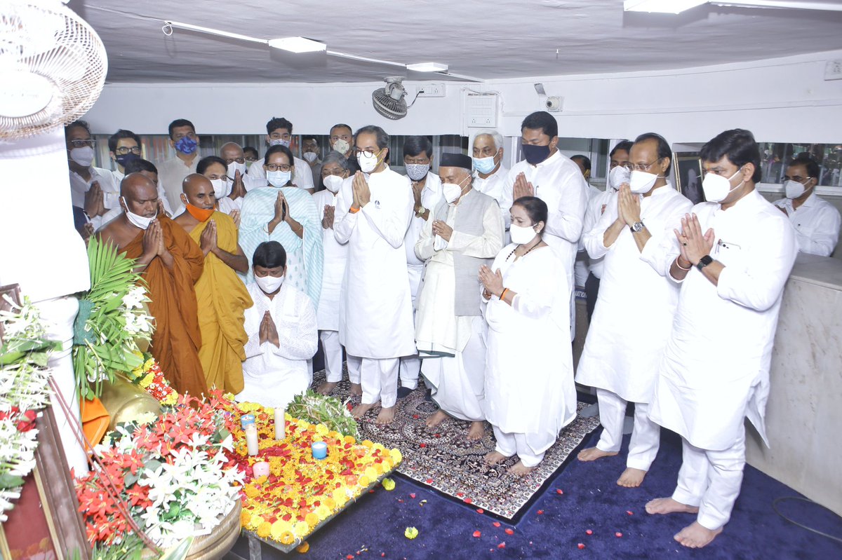 AUThackeray's tweet photo. राज्यपाल @BSKoshyari जी, विधानसभा अध्यक्ष @NANA_PATOLE जी, उपमुख्यमंत्री @AjitPawarSpeaks जी, केंद्रीय राज्यमंत्री @RamdasAthawale जी, मंत्री @dhananjay_munde जी, @AslamShaikh_MLA जी, @VarshaEGaikwad जी, @NitinRaut_INC जी, महापौर @KishoriPednekar जी व इतर मान्यवर उपस्थित होते. https://t.co/xtVWFi2x1r