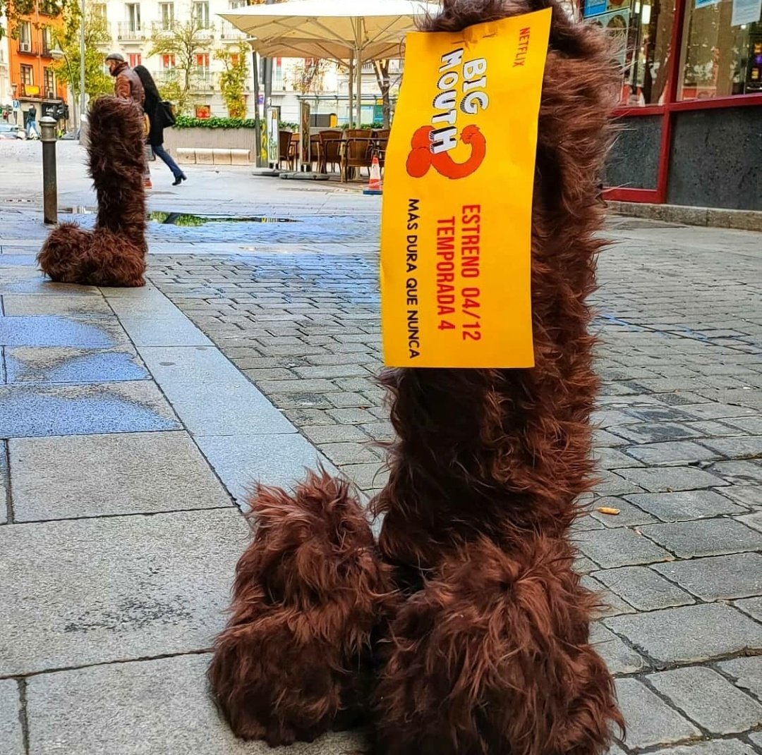 antoniosarrapio's tweet photo. Una vez más netflix se sale anunciando la nueva temporada de Big Mouth.

En esta ocasión a llenado la ciudad de los peludos penes de maurice, wl monstruo de las hormonas masculino.

#Marketing #Publicidad
#Marketingdeguerrilla #Netflix https://t.co/1kLk1BGjPd