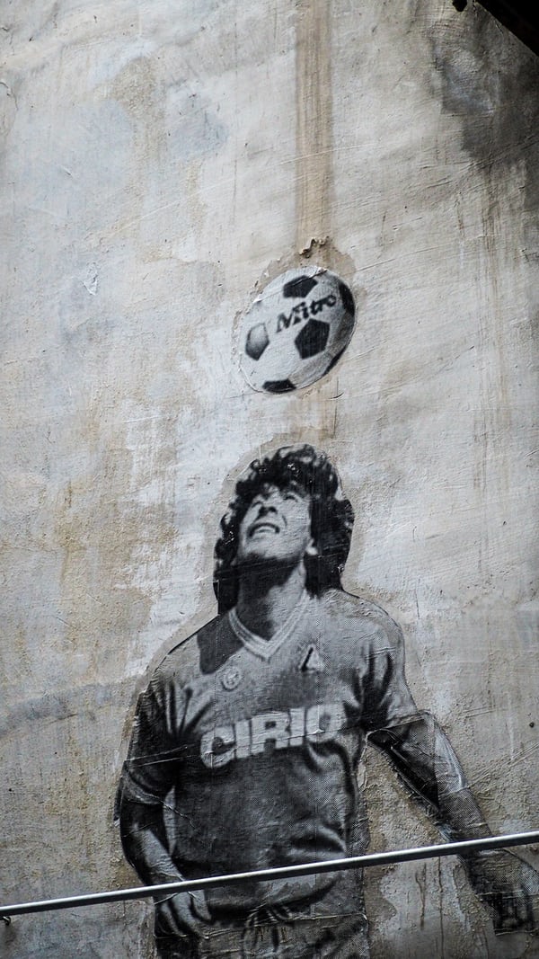 lieberlux's tweet photo. Maradona e Charles De Gaulle? Qui---> https://t.co/9d2xOfJ1jZ #softpower #ai #libripernatale https://t.co/boy9v88Tve
