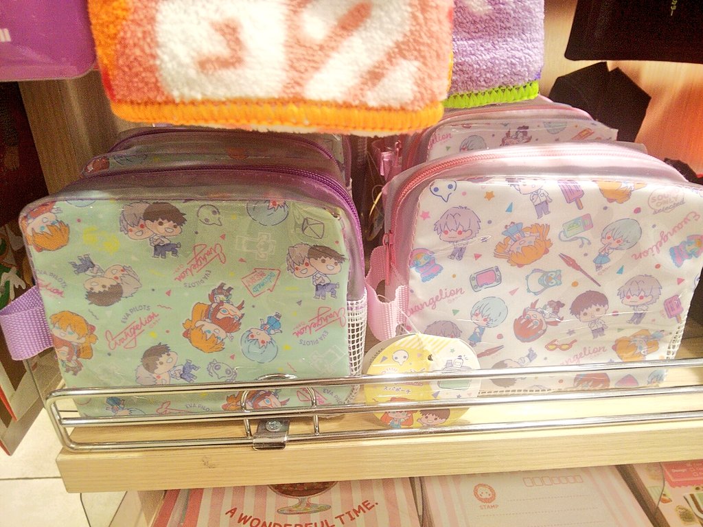 浦和たまこちゃん公式 浦和裏日記 さいたま市の地域ブログの中の人 100円ショップのキャンドゥで エヴァンゲリオン関連商品が110円 ハンカチ フェイスタオル ポーチ 買い物袋 マスクケース 巾着などなど ちびキャラ版と シンプルロゴ版がありま