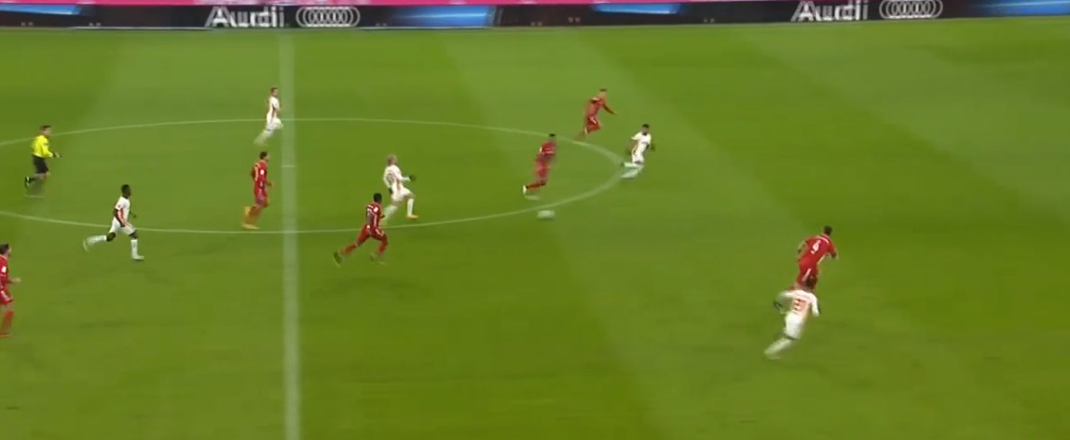 Muller obliged to play a risky pass because Pavard is sleeping, loses the ball in a dangerous position, Leipzig on a fast counter Leon alone can't do much, Boateng goes for the challenge but Sule for some reason decided to keep running when the ONLY OPTION was to play the OFFSIDE