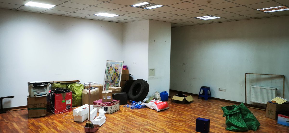 Ажил олгогч ажлын байр нэгээр хорогдлоо. Төр засгаас барьж буй бодлого, болон ковид 19-д баярлалаа. Үнэхээр барсангүй. 😭😭😭