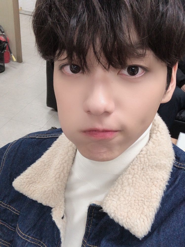 blasoomer's tweet photo. #MAMAVOTE #txt

↓↓ 이분 잘생겼다고 생각하면 알티랑 맘 찍고가~ https://t.co/YUzRk6yvN7