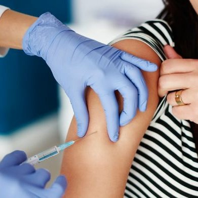  [ Fil/thread à partager] Arrivée potentielle d'un vaccin  #Covid19: une spécialité a déjà été autorisée par le Royaume-Uni  @GOVUK le 2 décembre 2020. Sur quelles bases? Quelles informations sur le fameux vaccin à ARN de  @pfizer /  @BioNTech_Group? C'est parti (25 tweets)