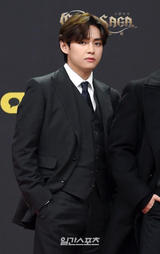 kim taehyung in black suit 🖤🥰||#v #bts #bts army - YouTube