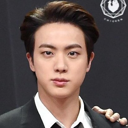 THE FOREHEAD IS OUT, WE ARE NOT SAFE 😭